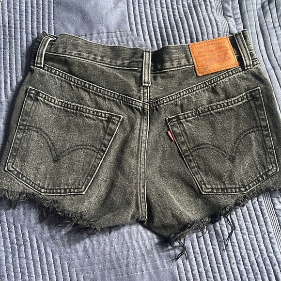 Levi’s shorts - Picture 2 of 2